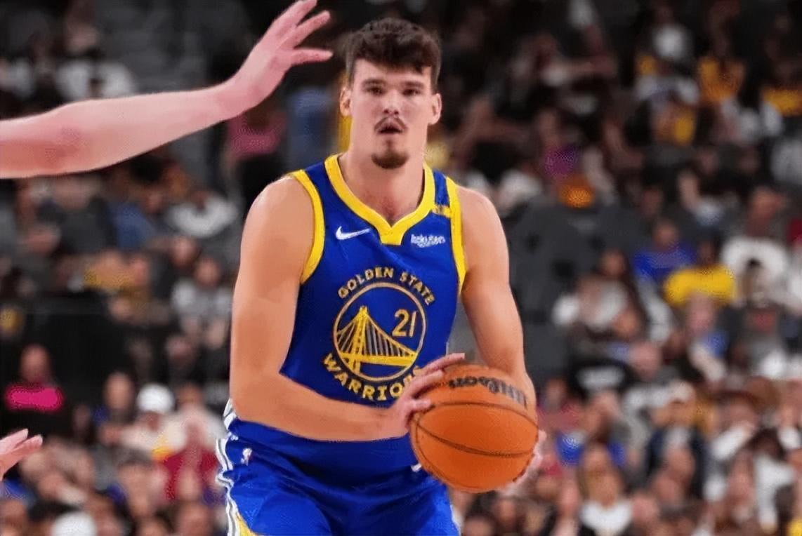 开云电竞官网-没了库里巴特勒勇士没法看！全边角料无自主进攻，仅波斯特有价值